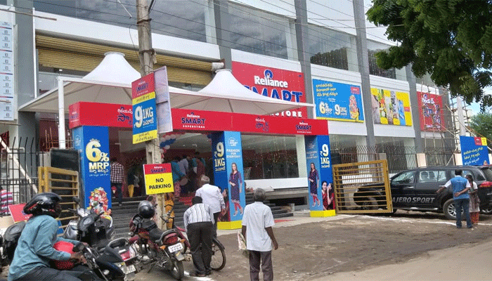 selfie with ganesh contest conducting by reliance trends in india