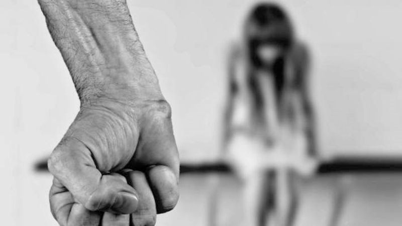महिला थाने में इसकी शिकायत की गई थी। महिला परिवार परामर्श केंद्र भी गई। पीड़िता का आरोप है कि वो 2 बार जनसुनवाई में भी गई, लेकिन कुछ नहीं हुआ। मंगलवार को पुलिस की जनसुनवाई में पहुंची महिला ने कहा पुलिस अधिकारियों को अपनी पीड़ा सुनाई। एसएसपी ने मामले में कार्रवाई की बात कही है।