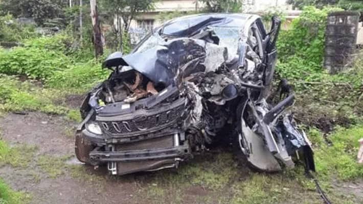 Mumbai-Bangalore Highway car accident... Seven Killed, One Injured
