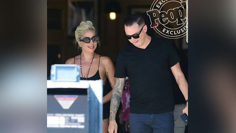 Lady Gaga Kissing Dan Horton in Publically