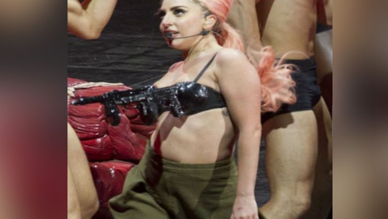 Lady Gaga Kissing Dan Horton in Publically
