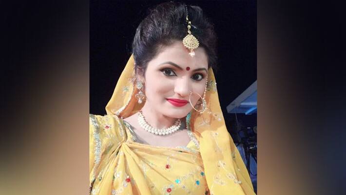 Gori tori chunari Fame Singer Antra Singh priyanka File complaint For made my album obsence Gori tori chunari Fame Singer Antra Singh priyanka File complaint For made my album obsence