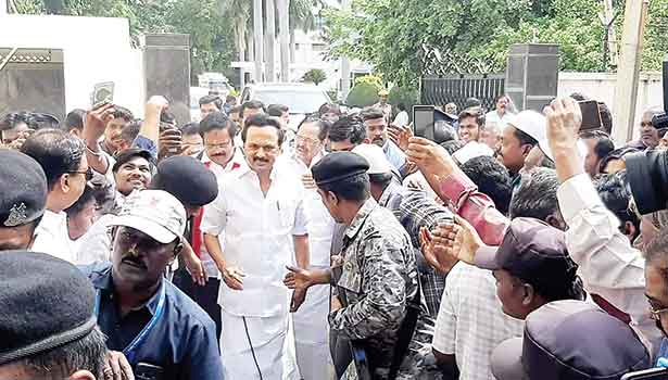 I am the one to lead the DMK ... it is the B.Team with me ... the seaman who attacked me ..!