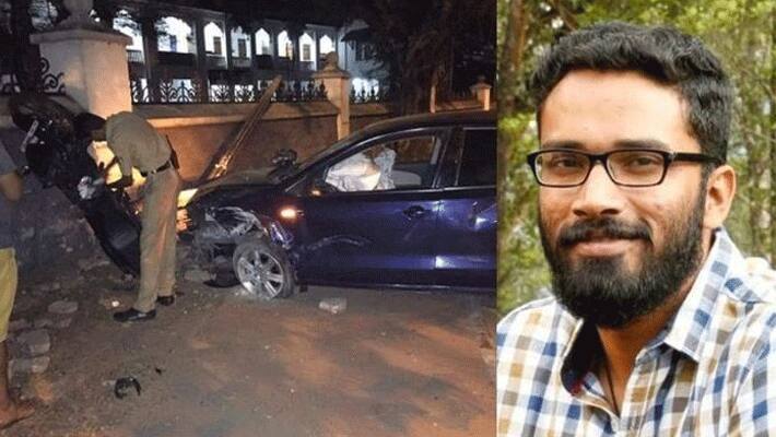 Car Driven Allegedly By IAS Officer...Kerala Journalist Killed