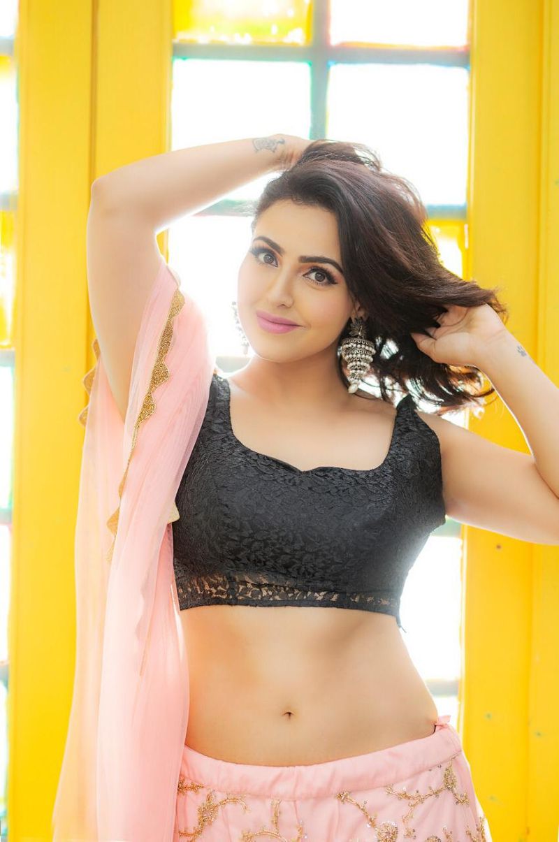 actress parvathi nair extraordinary colorful photos