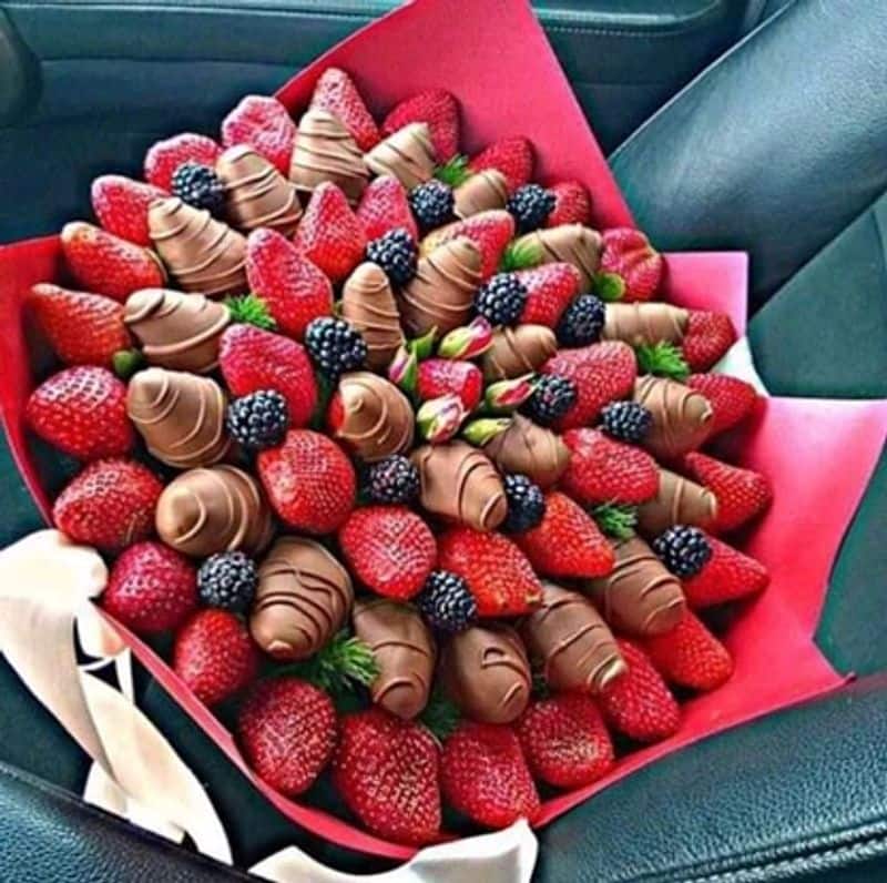 A bouquet of chocolates, though a cliché, works every time. Those who tell you that it’s a bad idea are probably not getting any chocolates and are jealous. These are also easy to find if you have very less time. Thought this gift idea is often repeated, it is not what somebody gets every day.