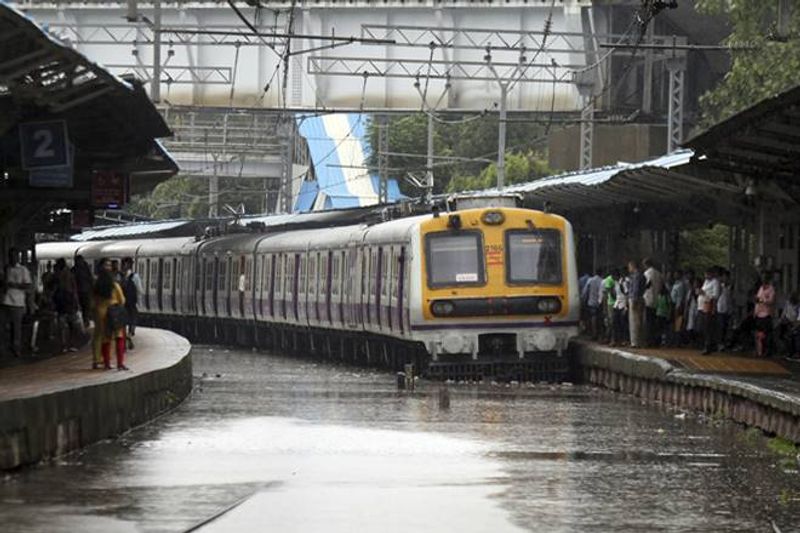 delhi uttarpradesh to recieve heavy rainfall, alert of haevy rainfall in the country