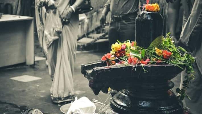 Saban Somvar Rudrabhishek do in this way increase wealth and get rid of the disease BDD Saban Somvar Rudrabhishek do in this way increase wealth and get rid of the disease BDD