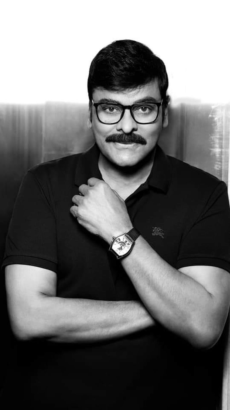 చిరంజీవి - సీన్ కన్నెరి(హాలీవుడ్)కి చిరు పెద్ద ఫ్యాన్. అలానే మహానటి సావిత్రి గారంటే చిరుకి ఎంతో ఇష్టం.