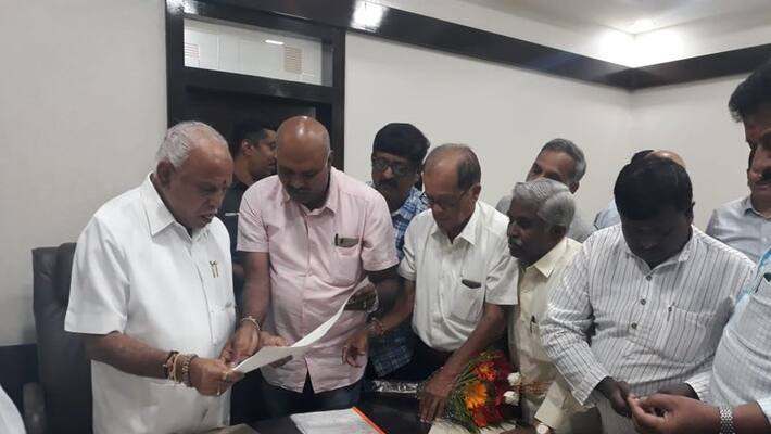 Karnataka Union of working journalists memorandum to CM BS Yeddyurappa Karnataka Union of working journalists memorandum to CM BS Yeddyurappa