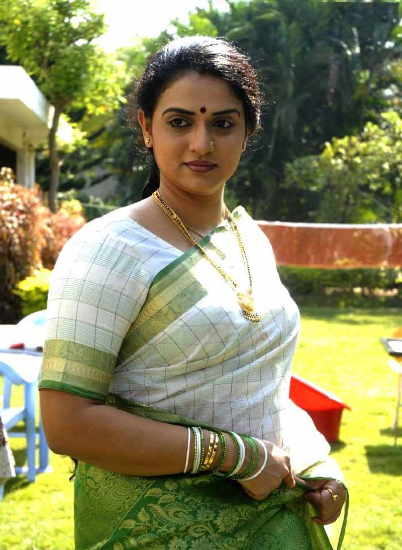 photo gallery of 7 heroins from Sandalwood Munirathna Kurukshetra