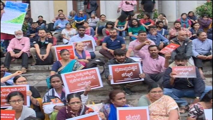 Kashmir 370 scrapped: Progressive Activists Protest against union Govt at Bengaluru Kashmir 370 scrapped: Progressive Activists Protest against union Govt at Bengaluru