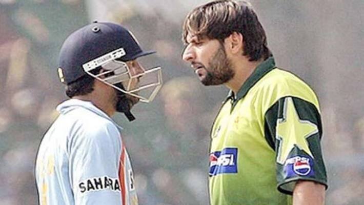 Twitter war between afridi and gambhir Twitter war between afridi and gambhir