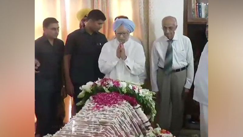 Sushma Swaraj Death PM modi And Amit Shah condolence photos