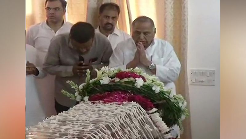 Sushma Swaraj Death PM modi And Amit Shah condolence photos