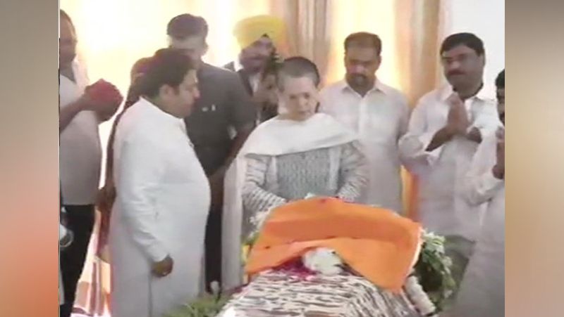 Sushma Swaraj Death PM modi And Amit Shah condolence photos
