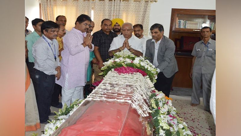 Sushma Swaraj Death PM modi And Amit Shah condolence photos