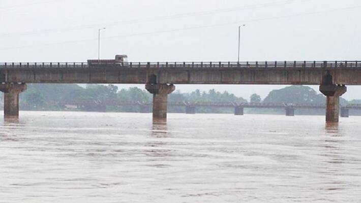 Mangalore youth commits suicide in Netravathi bridge Mangalore youth commits suicide in Netravathi bridge
