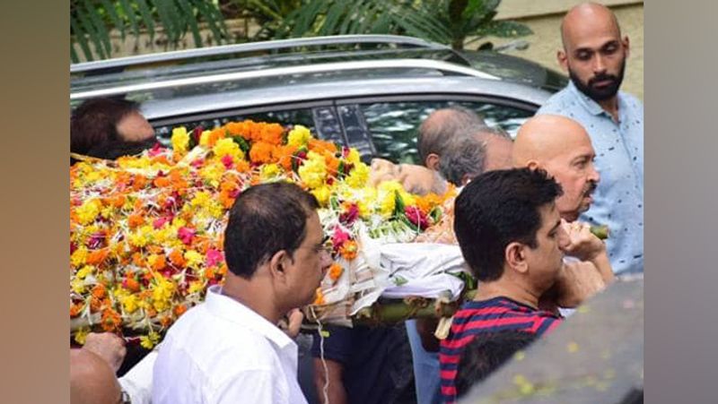 Hritik Roshan Grand Father J Om Prakash Last Rites