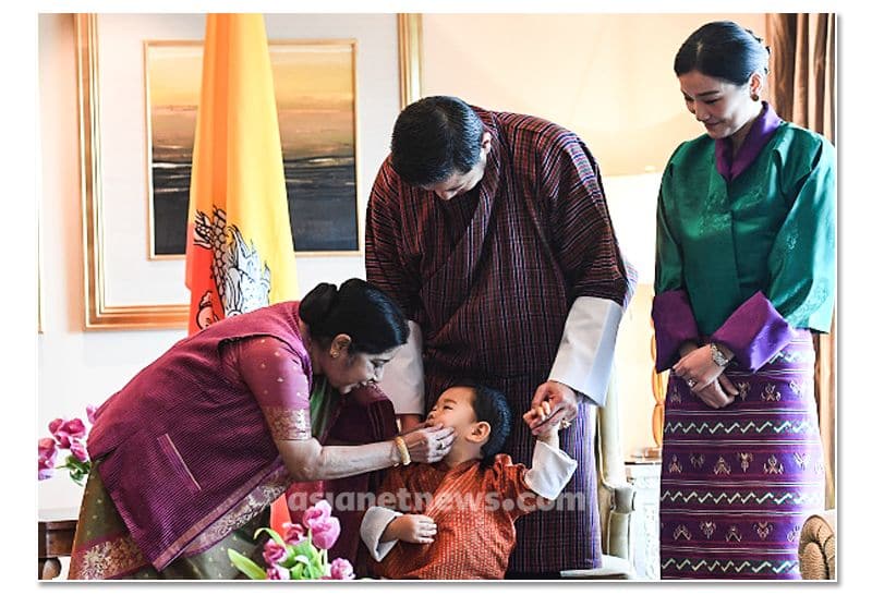 जब भूटान नरेश भारत यात्रा पर आए तो उनके साथ उनका नन्हा बेटा भी था। जिसके साथ सुषमा स्वराज ने बहुत मस्ती की थी।