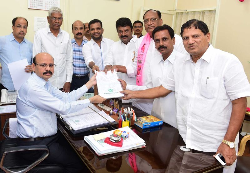 గత ఏడాది డిసెంబర్ 7వ తేదీన జరిగిన అసెంబ్లీ ఎన్నికల్లో ఉమ్మడి నల్గొండ జిల్లాలో టీఆర్ఎస్ అత్యధిక స్థానాల్లో విజయం సాధించడంలో సుఖేందర్ రెడ్డి కీలకంగా వ్యవహరించారు.
