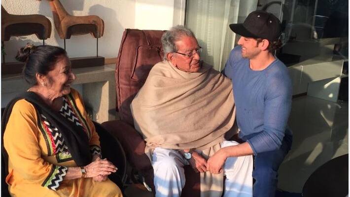 Hrithik Roshan grandfather filmmaker Om Prakash Passes away Hrithik Roshan grandfather filmmaker Om Prakash Passes away