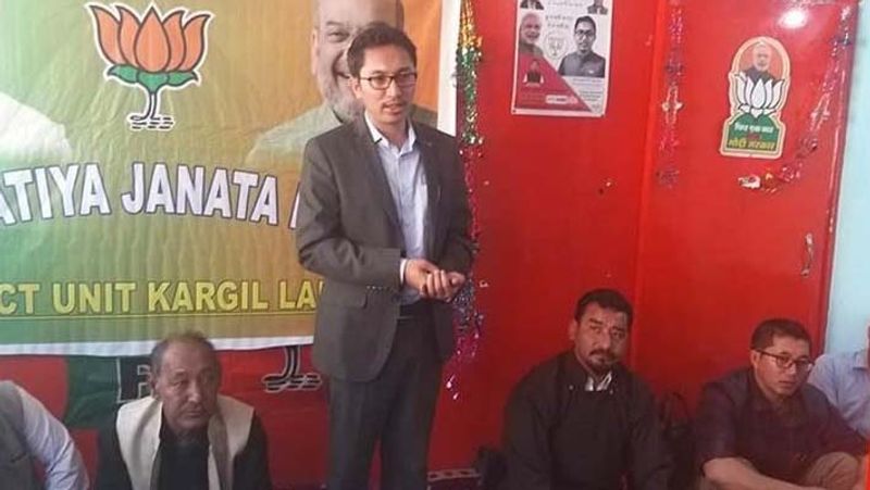 লাদাখ
কেন্দ্রশাসিত অঞ্চল লাদাখের বিজেপি সাংসদ জামিয়াং সেরিং নামগিয়াল-কেও মন্ত্রী করা হতে পারে।