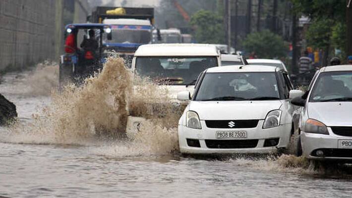 How drive vehicles in heavy rain How drive vehicles in heavy rain