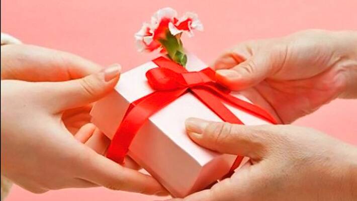 Rakshabandhan Special: Know what you should gift your sister as per the zodiac signs Rakshabandhan Special: Know what you should gift your sister as per the zodiac signs