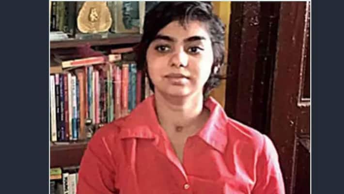 Emotional story of a father and daughter, daughter pakhi was in coma after accident Emotional story of a father and daughter, daughter pakhi was in coma after accident