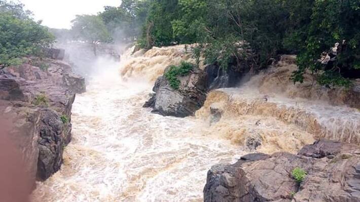 Aroound 200 people trapped in Belgaum seeking help Aroound 200 people trapped in Belgaum seeking help