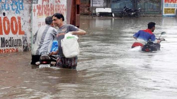Shikaripur Anandpur road blocked as Heavy Rain lashes in Shivamogga Shikaripur Anandpur road blocked as Heavy Rain lashes in Shivamogga