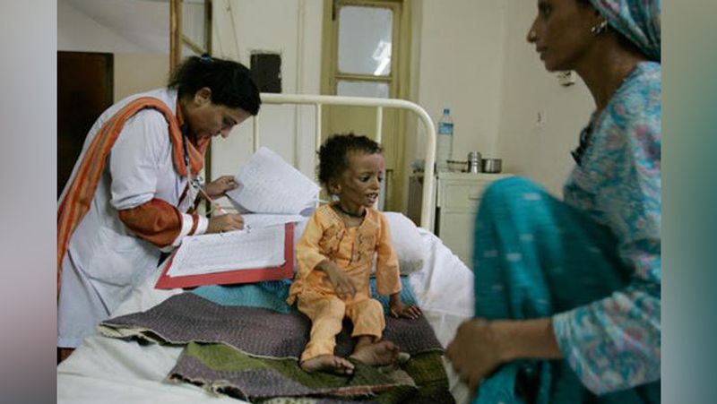 Shocking photos revealing hungry children in Pakistan