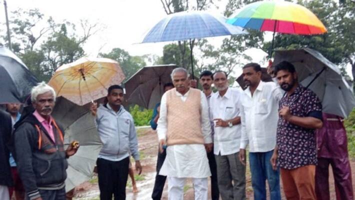 Kagodu Thimmappa Visits Flooded areas in Shivamogga Kagodu Thimmappa Visits Flooded areas in Shivamogga