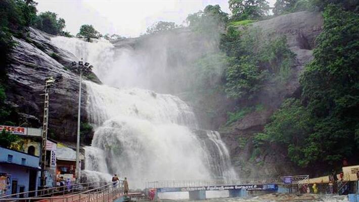 flood in kutralam falls flood in kutralam falls