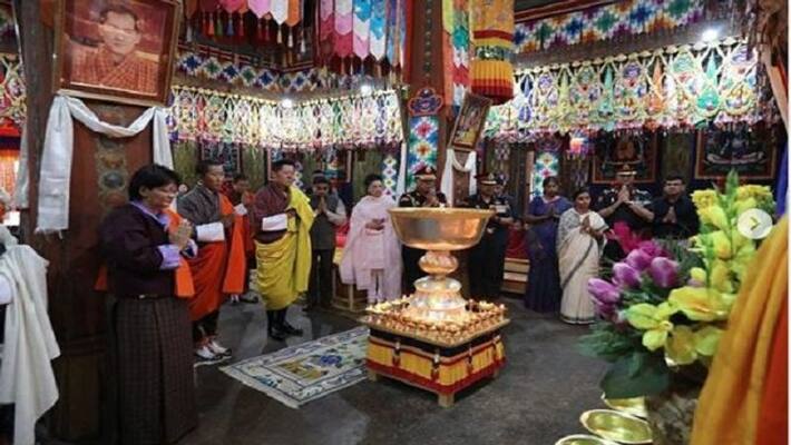 Bhutanese king lights thousand lamps in memory of Sushma Swaraj Bhutanese king lights thousand lamps in memory of Sushma Swaraj