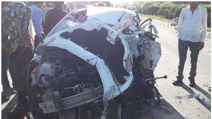 car and trailer collides in a brutal road accident in rajisthan car and trailer collides in a brutal road accident in rajisthan