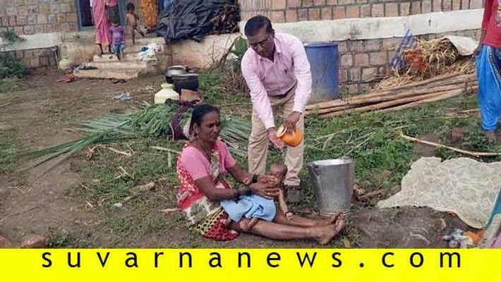 Officer help mother to make the two month old kid to take bath in gruel Center of Bagalkot Officer help mother to make the two month old kid to take bath in gruel Center of Bagalkot