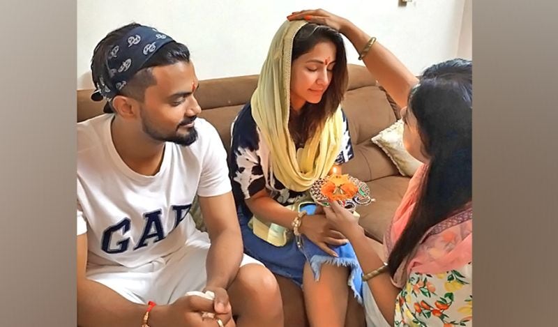 Hina Khan Celebrates Pre Rakhi with Boyfriend Rocky Jaiswal Sisters