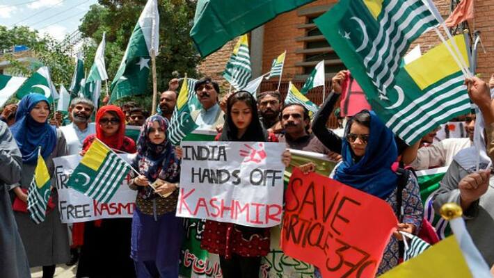 Pakistani citizens arrested in Bahrain for holding rally on Kashmir Pakistani citizens arrested in Bahrain for holding rally on Kashmir