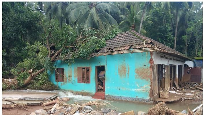10 Houses got damaged as wind speed increases in Udupi 10 Houses got damaged as wind speed increases in Udupi