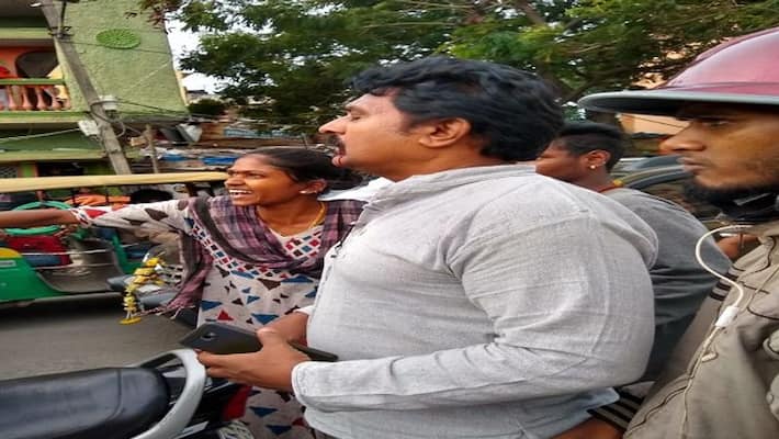 miscreants assaults On Sandalwood Actor Komal Kumar In Bengaluru miscreants assaults On Sandalwood Actor Komal Kumar In Bengaluru