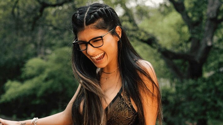 Mia Khalifa raises Rs 75 lakh from her infamous glasses for Beirut blast  victims