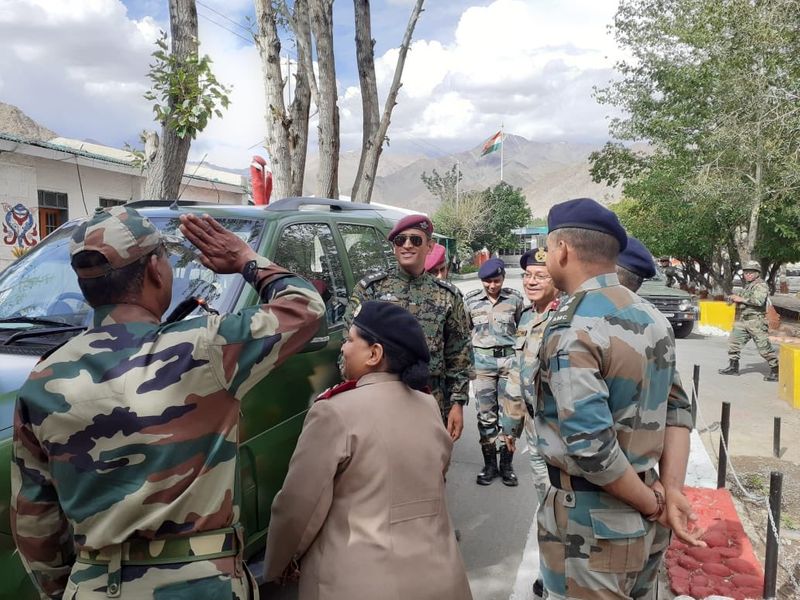 MS Dhoni visit Ladakh to celebrate Independence Day with Indian Army