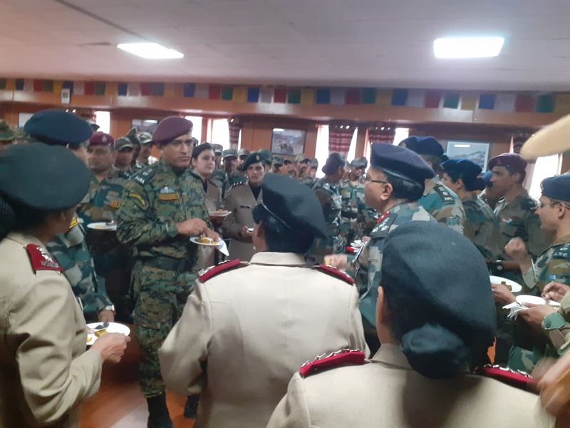 MS Dhoni visit Ladakh to celebrate Independence Day with Indian Army