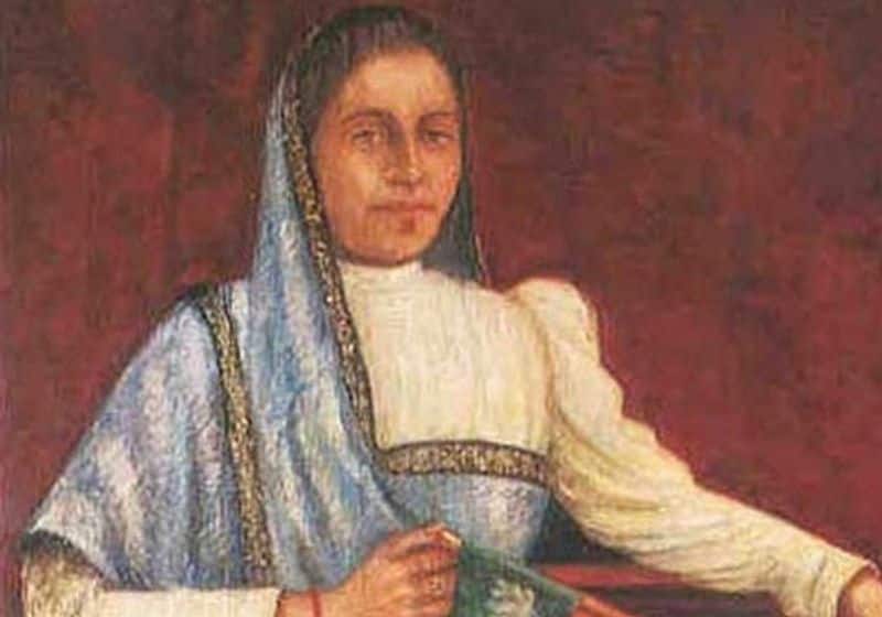 Bhikaji Cama: She was a very famous lady in the Indian independence movement. Cama was born as Bhikai Sorab Patel in Mumbai in a very well-to-do Parsi family.  At the age of 23, she was married to Rustom Cama, but was not happy in her marriage. She spent most of her time in philanthropic activities and social work. She was not just a part of the Indian Independence Movement, but Cama was also a strong supporter of gender equality. She donated most of her possession to an orphanage for girls.