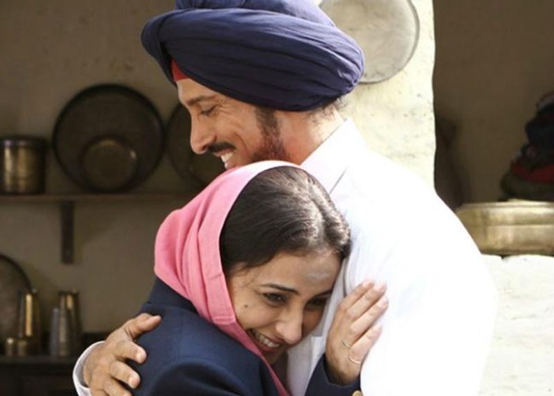 Farhan Akhtar – Divya Dutta (Bhaag Milkha Bhaag)  These two ace actors came together as brother and sister and gave some memorable performance. One of the scenes where Milkha Singh (Farhan Akhtar) gifts a pair of gold earrings to his didi (Divya Dutta ) was so real and believable that anyone can instantly connect to it.