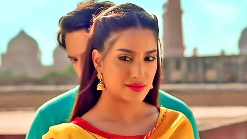 Mehwish Hayat has been in the news for urging and slamming Bollywood and Hollywood films to stop stereotyping her country (Pakistan) and creating a negative image of them through movies.