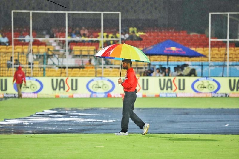 Kannada star Chandan Shetty ragini performs at the KPL opening ceremony