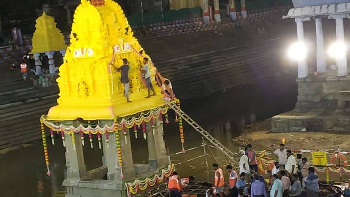 heavy rain fall in tamilnadu after athivaradar settled in amirthasaras pond heavy rain fall in tamilnadu after athivaradar settled in amirthasaras pond